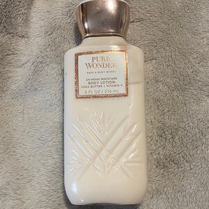 Bath & Body Works Pure Wonder Cream Lotion.